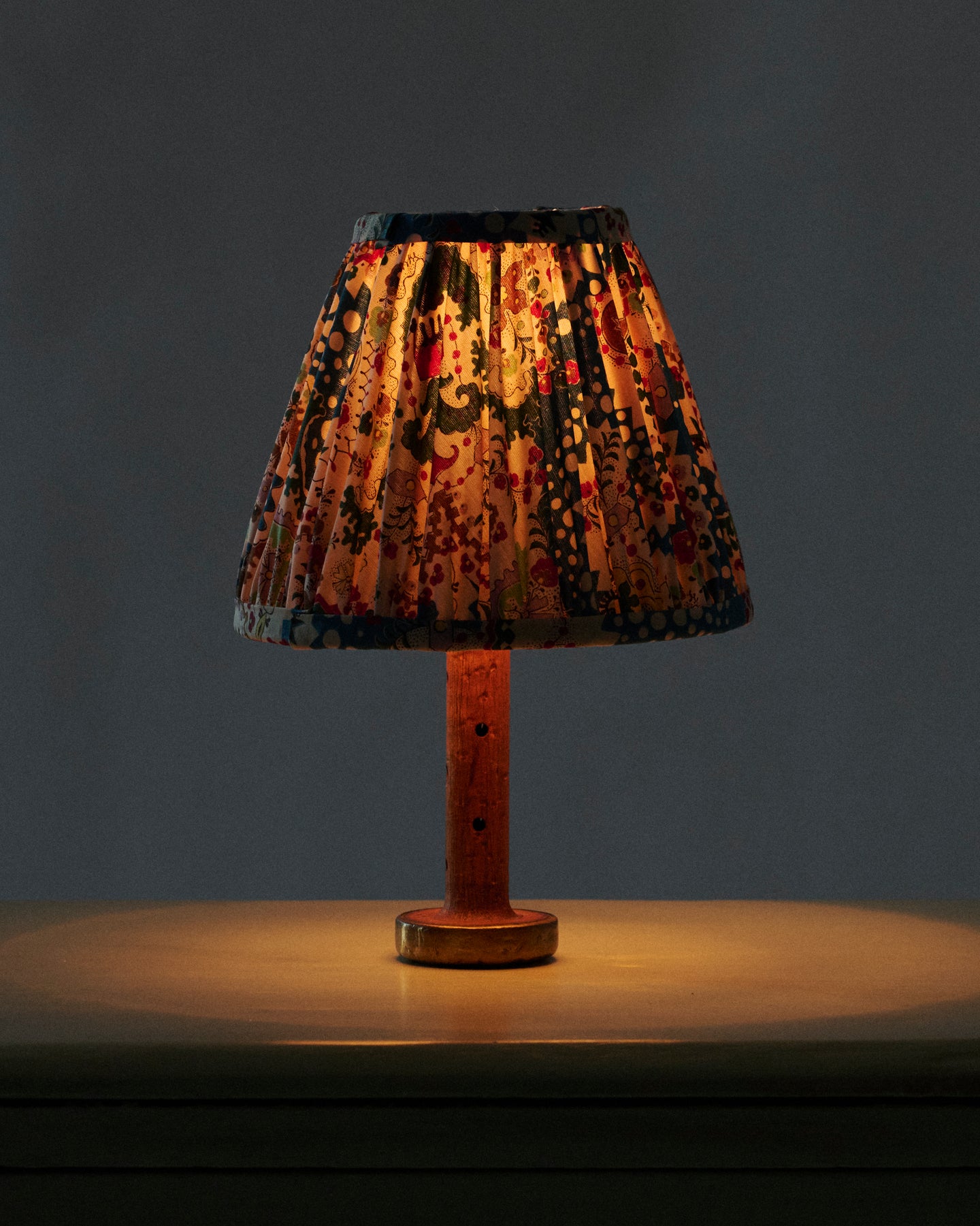 Wooden Spool Lamp with Decors Barbares Shade